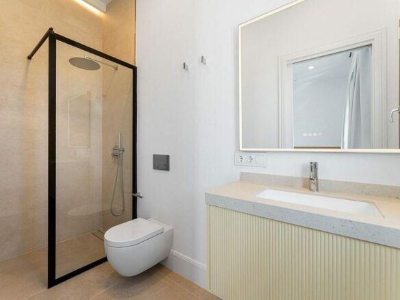 South-facing contemporary villa with sea views and pool in Valle Romano, Estepona