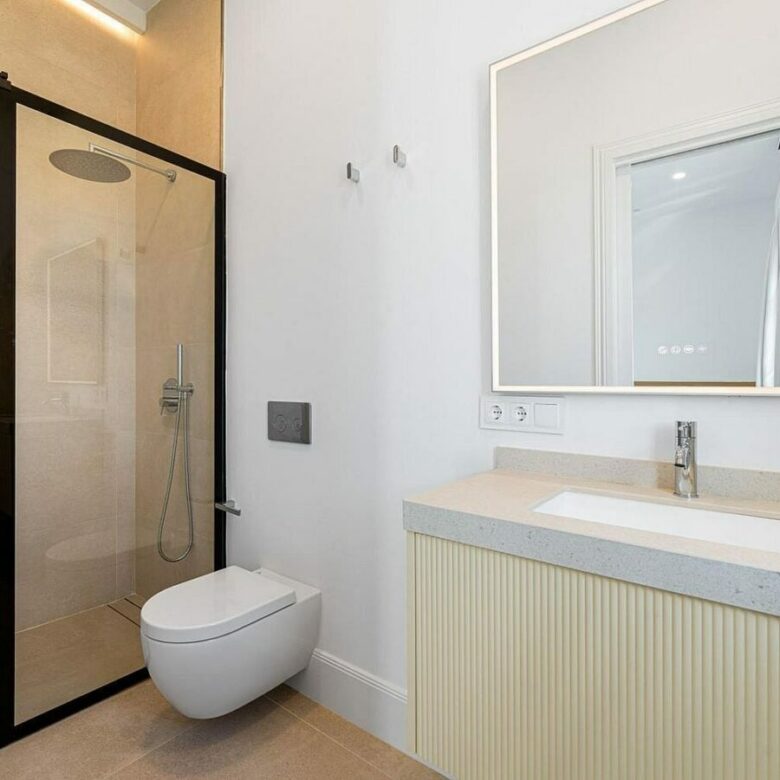 South-facing contemporary villa with sea views and pool in Valle Romano, Estepona