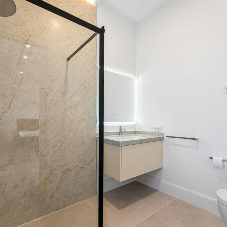 South-facing contemporary villa with sea views and pool in Valle Romano, Estepona