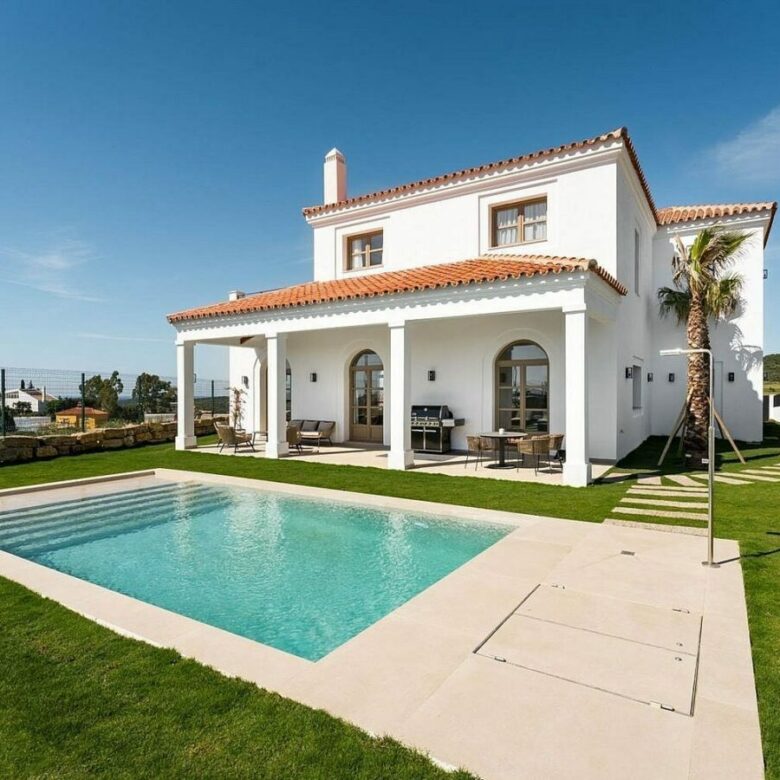 South-facing contemporary villa with sea views and pool in Valle Romano, Estepona