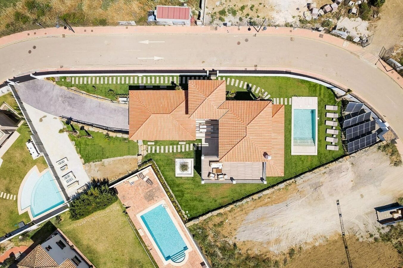 South-facing contemporary villa with sea views and pool in Valle Romano, Estepona