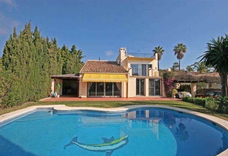 FOR SALE 🏡 South-Facing Villa near Los Naranjos Golf – Nueva Andalucía, Marbella 🇪🇸