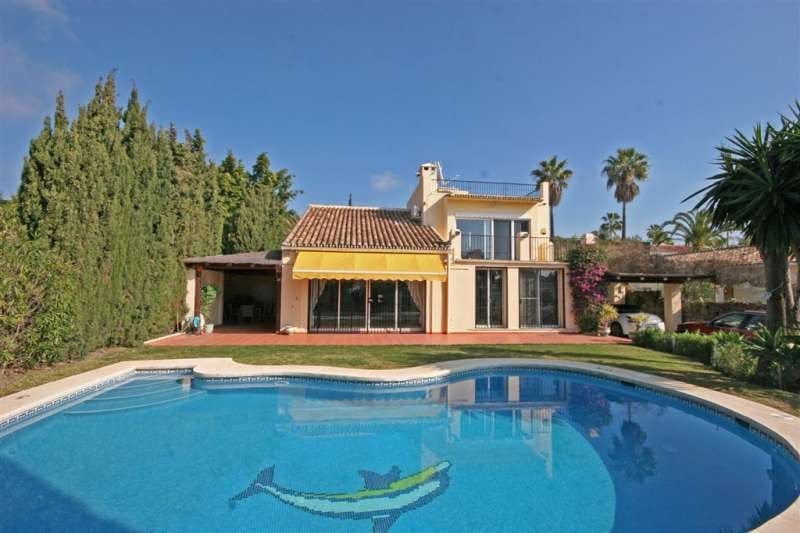 FOR SALE 🏡 South-Facing Villa near Los Naranjos Golf – Nueva Andalucía, Marbella 🇪🇸