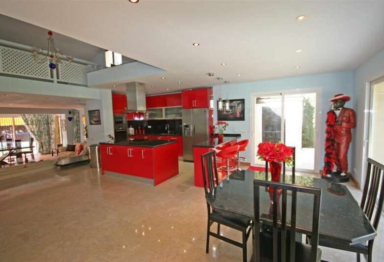 FOR SALE 🏡 South-Facing Villa near Los Naranjos Golf – Nueva Andalucía, Marbella 🇪🇸