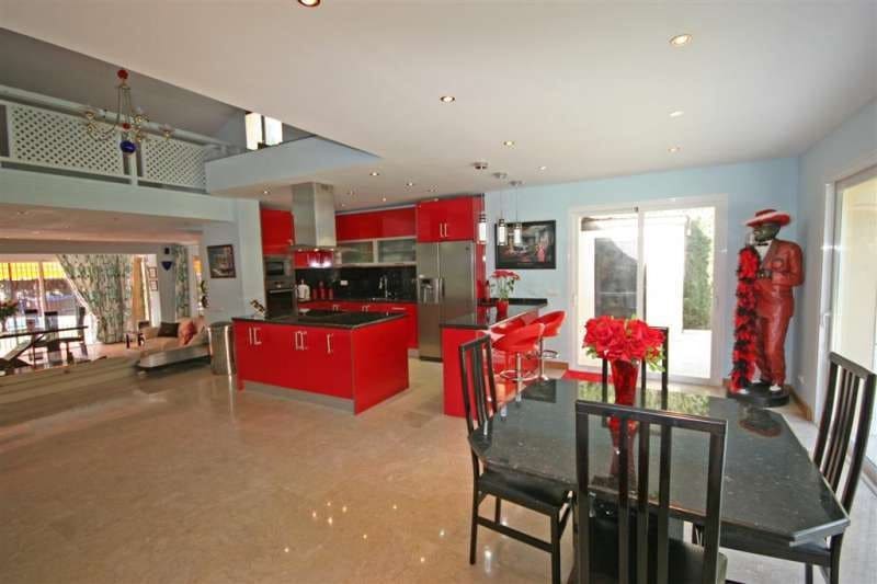 FOR SALE 🏡 South-Facing Villa near Los Naranjos Golf – Nueva Andalucía, Marbella 🇪🇸