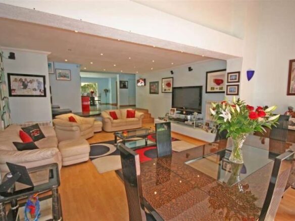 FOR SALE 🏡 South-Facing Villa near Los Naranjos Golf – Nueva Andalucía, Marbella 🇪🇸