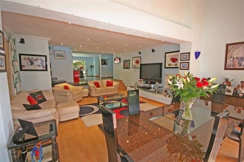 FOR SALE 🏡 South-Facing Villa near Los Naranjos Golf – Nueva Andalucía, Marbella 🇪🇸