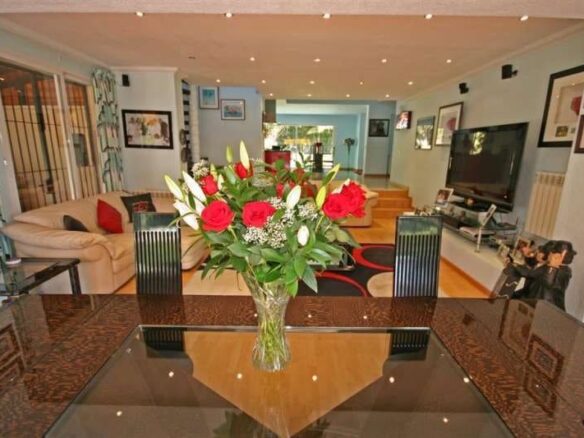 FOR SALE 🏡 South-Facing Villa near Los Naranjos Golf – Nueva Andalucía, Marbella 🇪🇸
