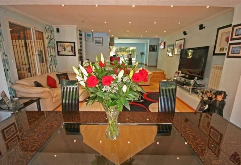 FOR SALE 🏡 South-Facing Villa near Los Naranjos Golf – Nueva Andalucía, Marbella 🇪🇸