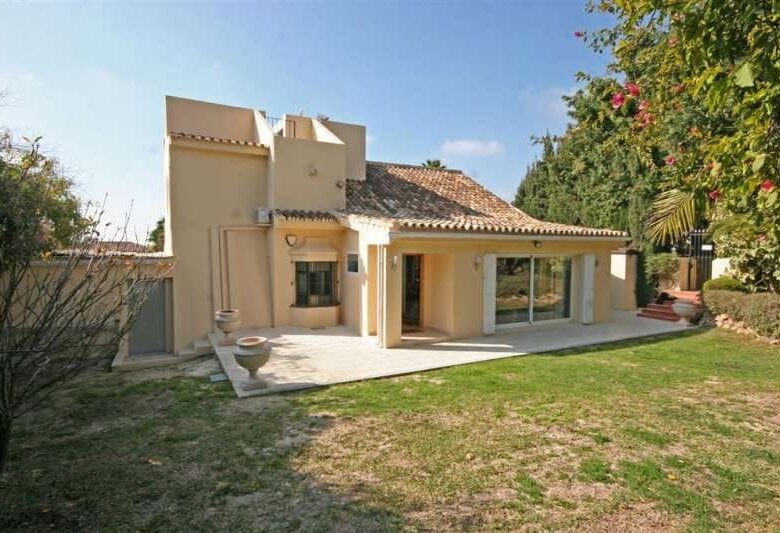 FOR SALE 🏡 South-Facing Villa near Los Naranjos Golf – Nueva Andalucía, Marbella 🇪🇸