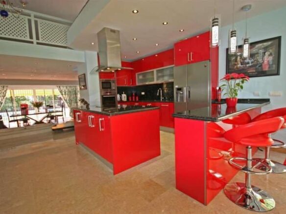 FOR SALE 🏡 South-Facing Villa near Los Naranjos Golf – Nueva Andalucía, Marbella 🇪🇸