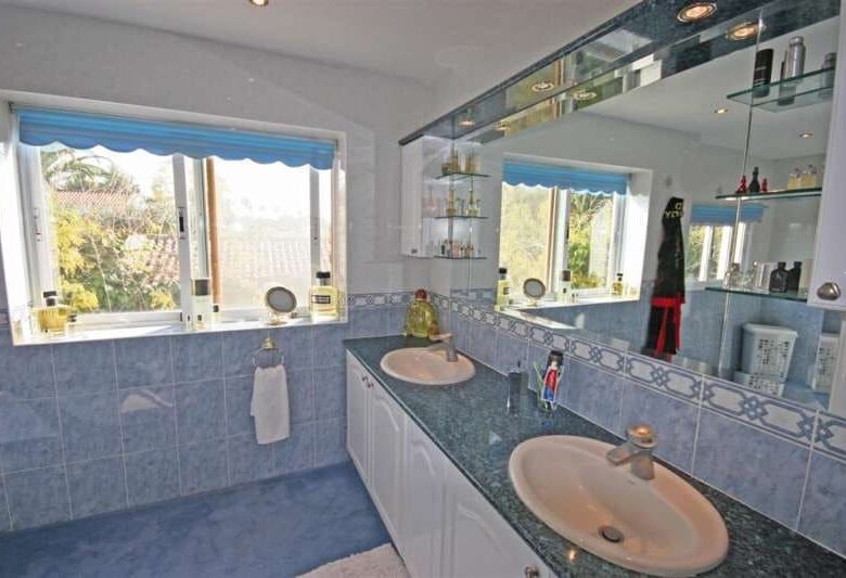 FOR SALE 🏡 South-Facing Villa near Los Naranjos Golf – Nueva Andalucía, Marbella 🇪🇸