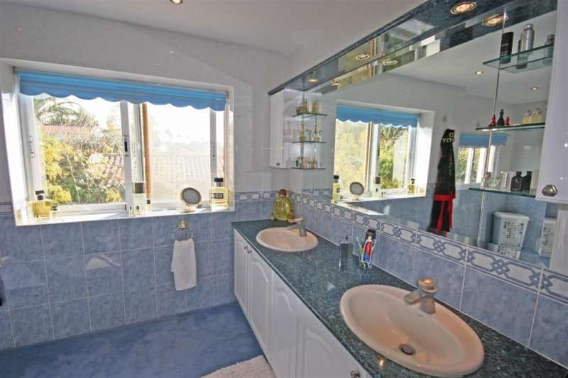 FOR SALE 🏡 South-Facing Villa near Los Naranjos Golf – Nueva Andalucía, Marbella 🇪🇸