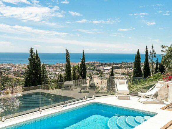 Elevated villa with panoramic sea views and pool in La Montua, Marbella