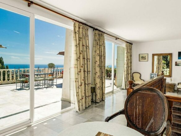 Elevated villa with panoramic sea views and pool in La Montua, Marbella