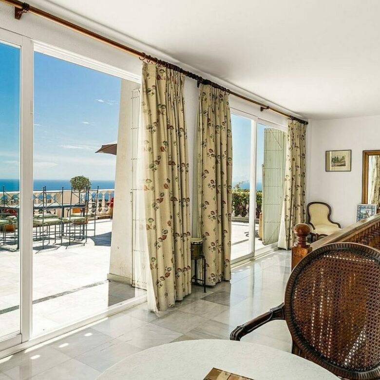 Elevated villa with panoramic sea views and pool in La Montua, Marbella