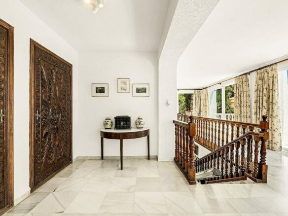 Elevated villa with panoramic sea views and pool in La Montua, Marbella