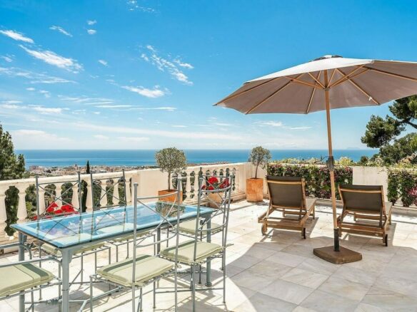 Elevated villa with panoramic sea views and pool in La Montua, Marbella