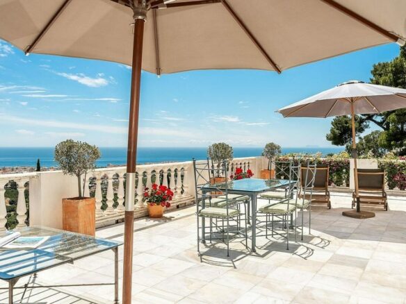 Elevated villa with panoramic sea views and pool in La Montua, Marbella