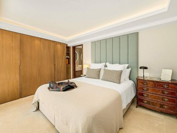 Elevated villa with panoramic sea views and pool in La Montua, Marbella