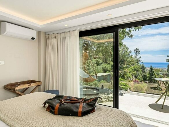 Elevated villa with panoramic sea views and pool in La Montua, Marbella