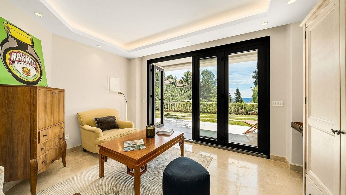 Elevated villa with panoramic sea views and pool in La Montua, Marbella