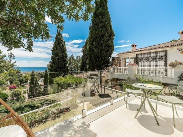 Elevated villa with panoramic sea views and pool in La Montua, Marbella