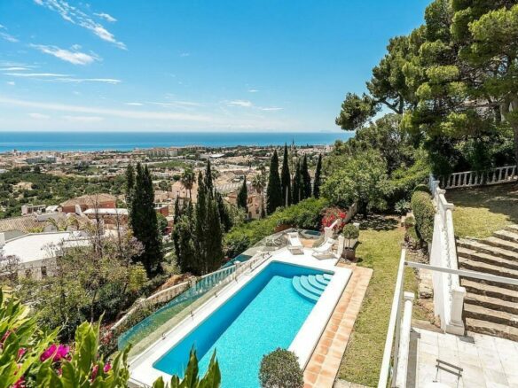 Elevated villa with panoramic sea views and pool in La Montua, Marbella