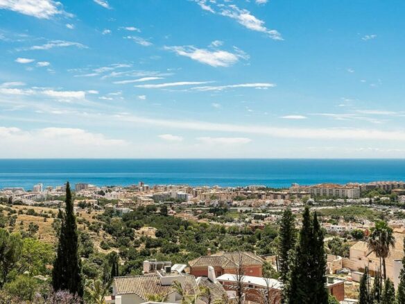 Elevated villa with panoramic sea views and pool in La Montua, Marbella