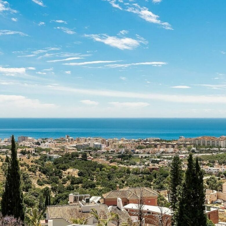 Elevated villa with panoramic sea views and pool in La Montua, Marbella