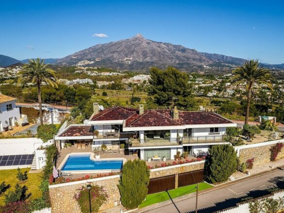 Elevated villa with panoramic sea and golf views in Nueva Andalucia, Marbella