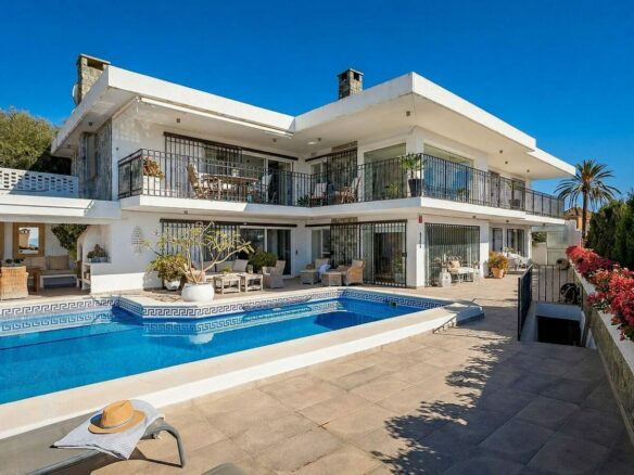 Elevated villa with panoramic sea and golf views in Nueva Andalucia, Marbella