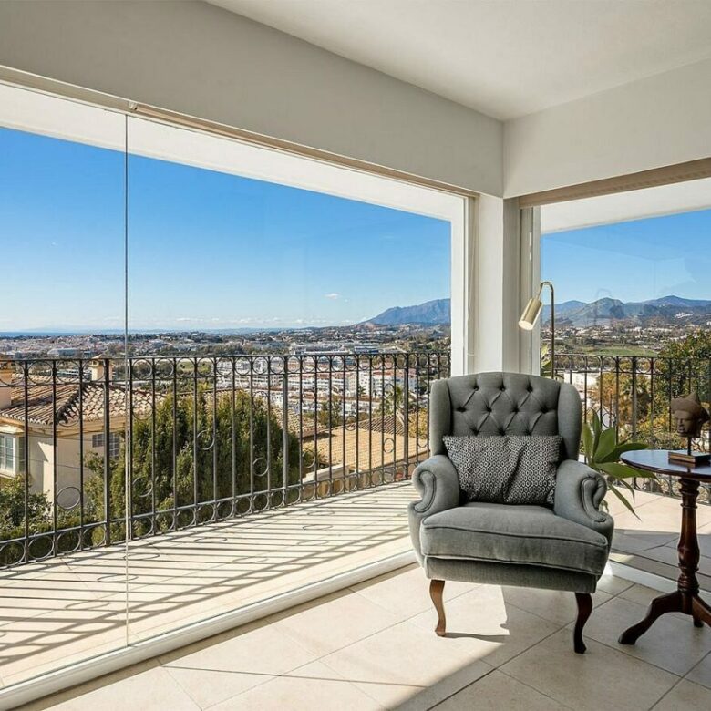 Elevated villa with panoramic sea and golf views in Nueva Andalucia, Marbella
