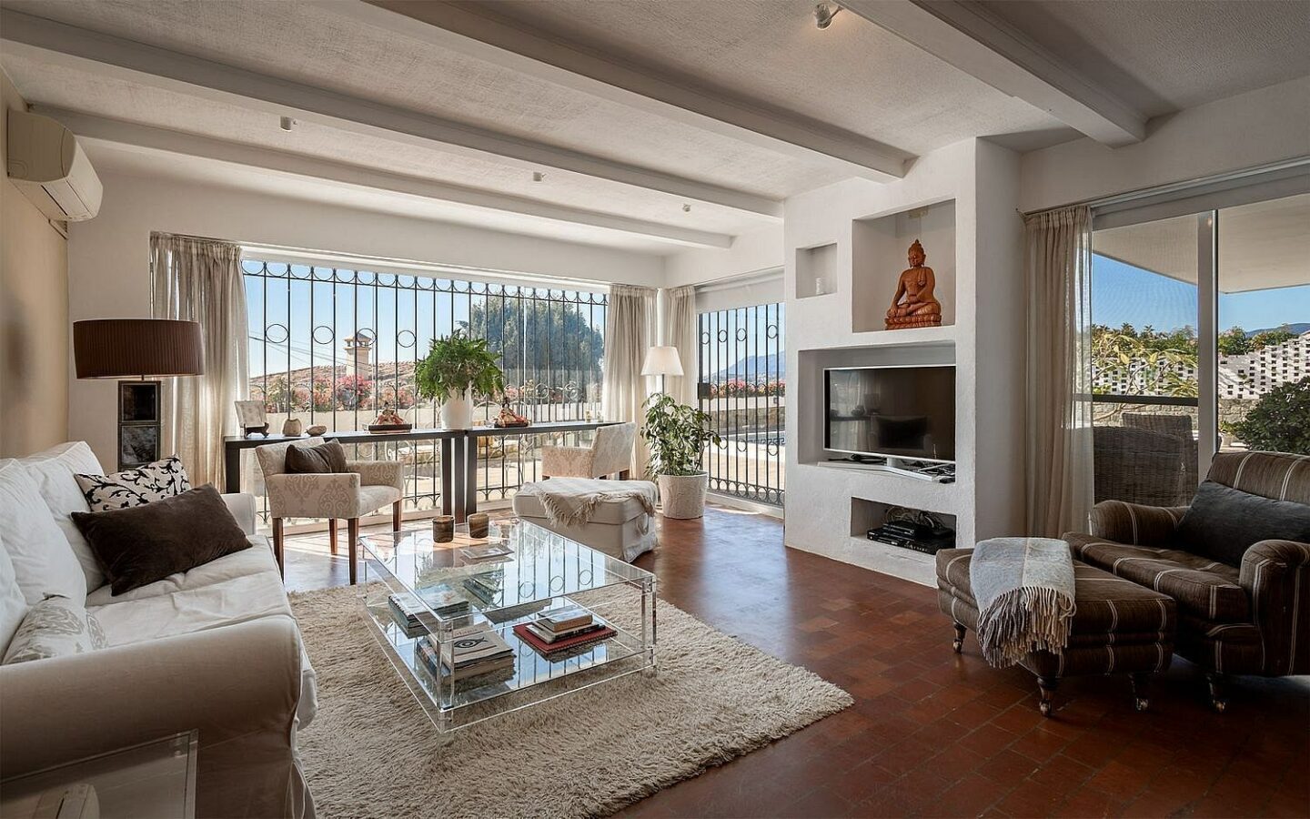 Elevated villa with panoramic sea and golf views in Nueva Andalucia, Marbella