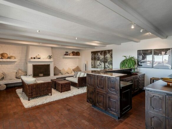 Elevated villa with panoramic sea and golf views in Nueva Andalucia, Marbella