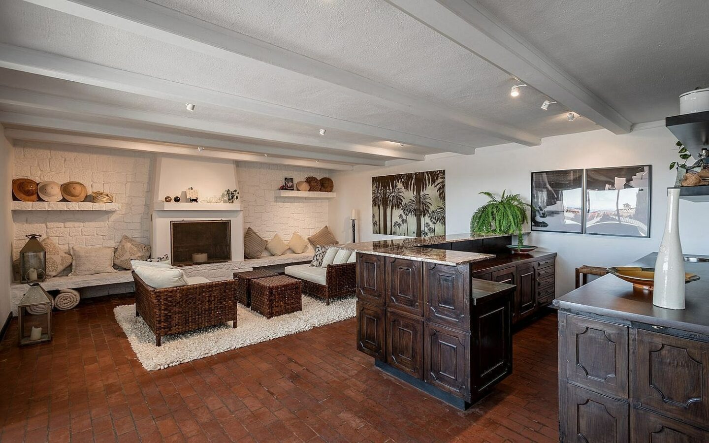 Elevated villa with panoramic sea and golf views in Nueva Andalucia, Marbella