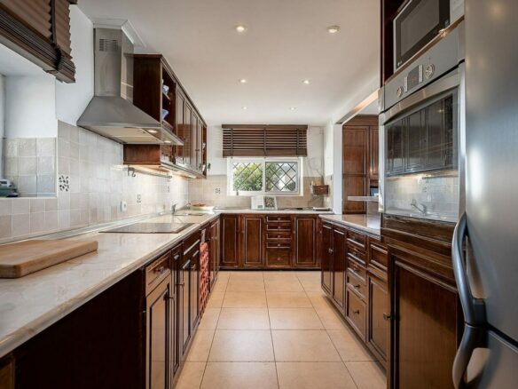 Elevated villa with panoramic sea and golf views in Nueva Andalucia, Marbella