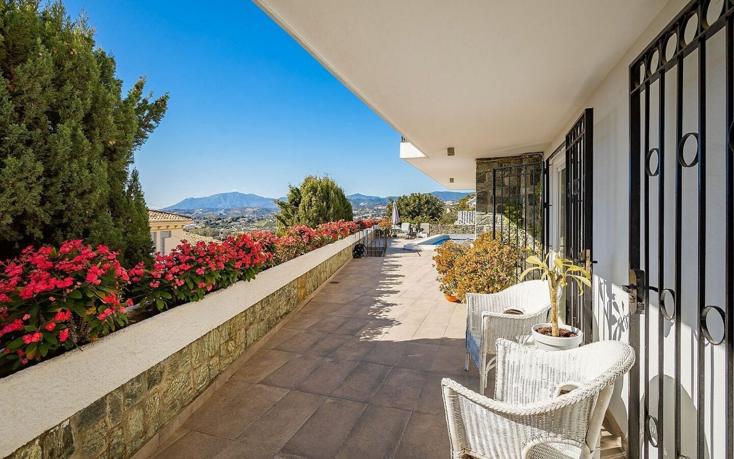 Elevated villa with panoramic sea and golf views in Nueva Andalucia, Marbella