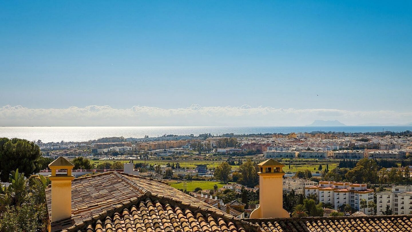 Elevated villa with panoramic sea and golf views in Nueva Andalucia, Marbella