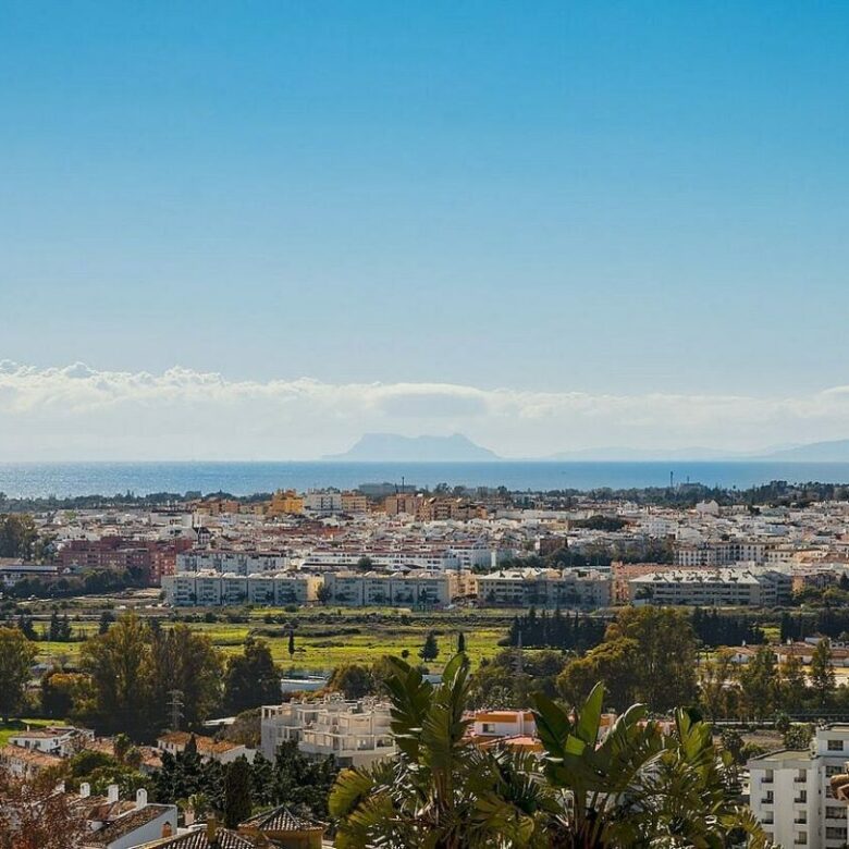 Elevated villa with panoramic sea and golf views in Nueva Andalucia, Marbella