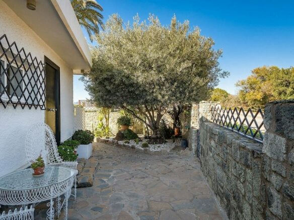 Elevated villa with panoramic sea and golf views in Nueva Andalucia, Marbella