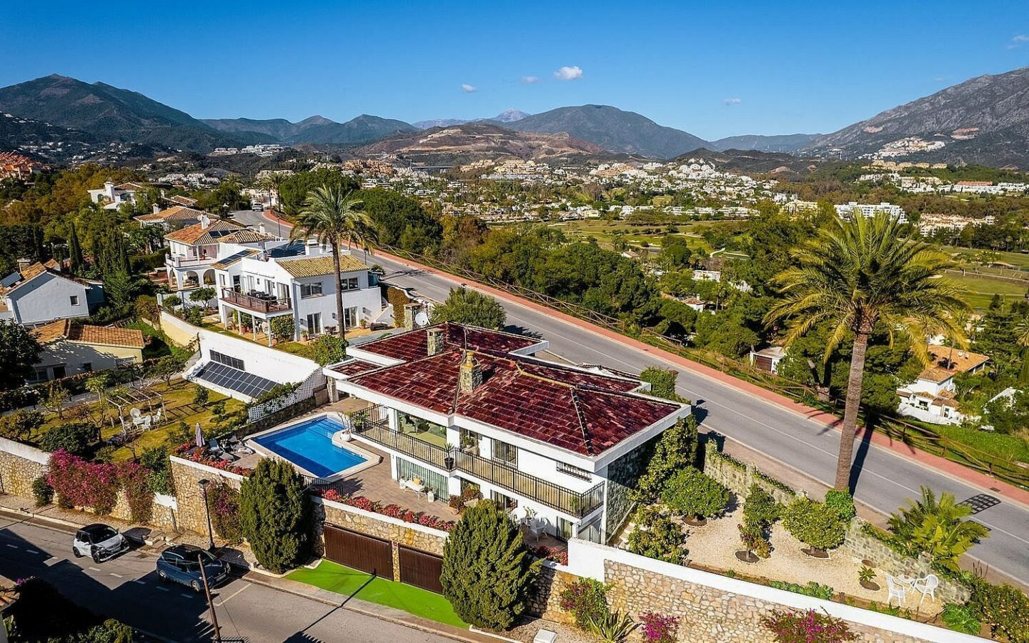 Elevated villa with panoramic sea and golf views in Nueva Andalucia, Marbella