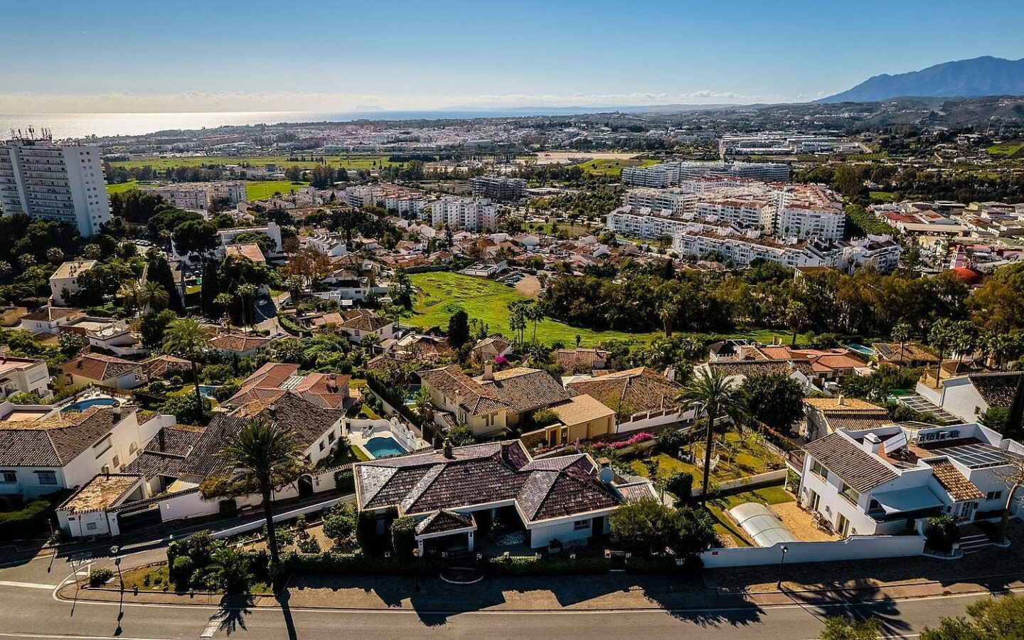 Elevated villa with panoramic sea and golf views in Nueva Andalucia, Marbella
