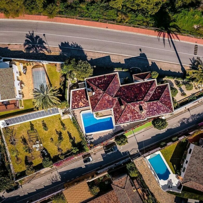 Elevated villa with panoramic sea and golf views in Nueva Andalucia, Marbella