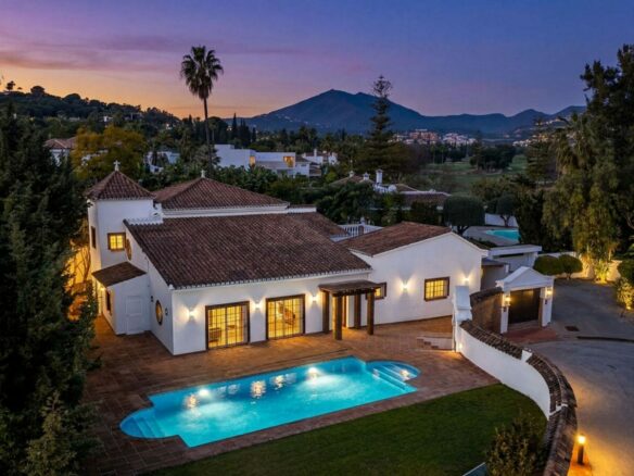 Family villa with pool on a large plot in the golf valley, Nueva Andalucia, Marbella