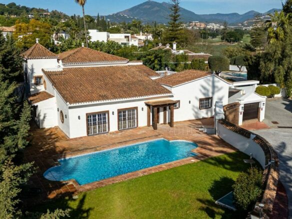Family villa with pool on a large plot in the golf valley, Nueva Andalucia, Marbella