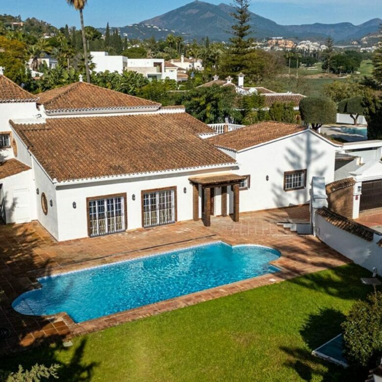 Family villa with pool on a large plot in the golf valley, Nueva Andalucia, Marbella