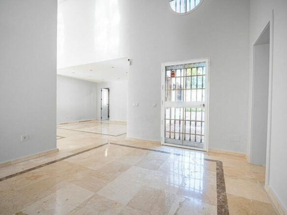 Family villa with pool on a large plot in the golf valley, Nueva Andalucia, Marbella