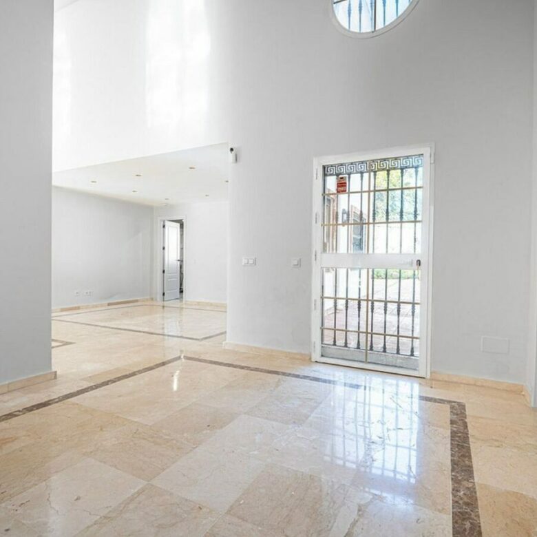Family villa with pool on a large plot in the golf valley, Nueva Andalucia, Marbella