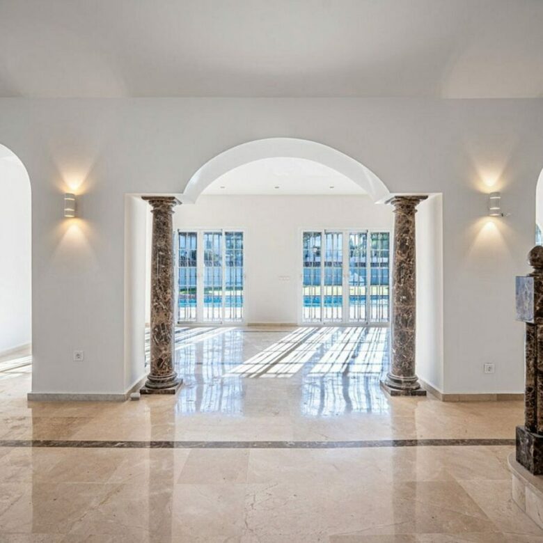 Family villa with pool on a large plot in the golf valley, Nueva Andalucia, Marbella
